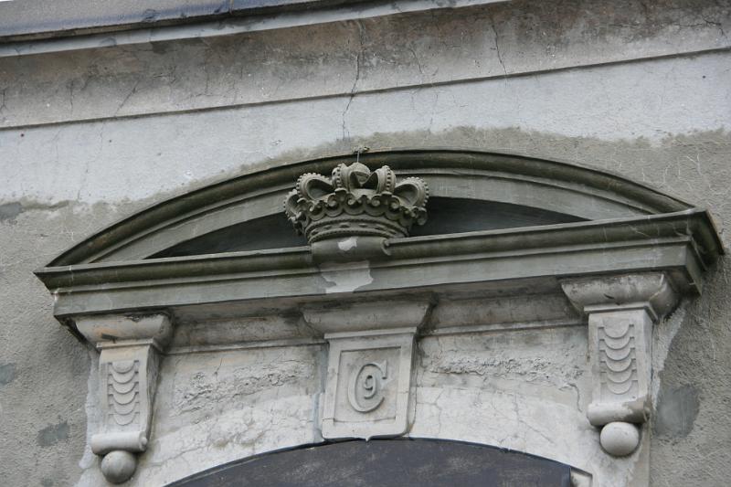 IMG_0041.jpg - Kongen der byggede dette er Kong Christian IX og hans symboler over hoveddøren. -- The king that did build it is King Christian IX and his marks on top the main door.