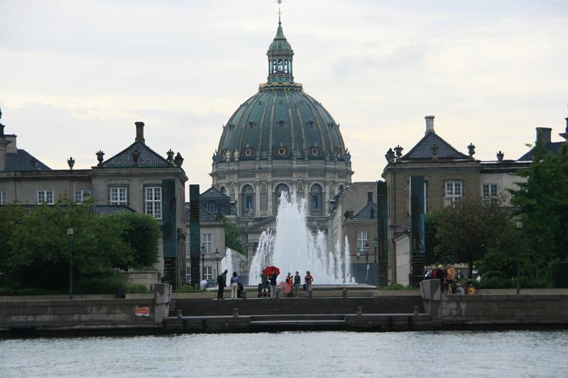 IMG_0074.jpg - Amalienborg og Marmorkirken bagved. -- Amalienborg and Marmorkirken.