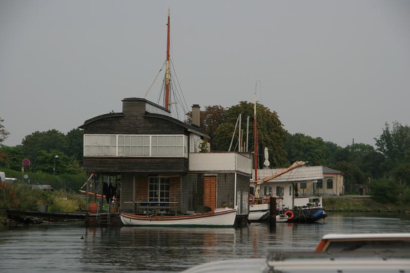 IMG_0080.jpg - Hus på vandet. -- House on water.