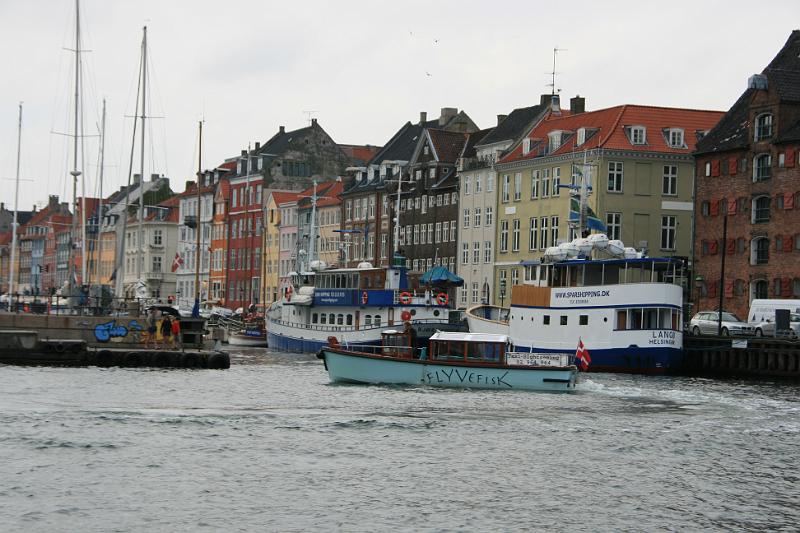 IMG_0196.jpg - Vi sejler in mod nyhav igen. -- we sail into Nyhavn again.