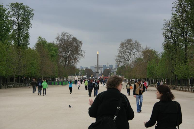 IMG_0175.jpg - Vi går ned mod La Concorde. Turen med Nathalie er en fornøjelse. -- We go down to the La Concorde. The trip with Nathalie is a pleasure.