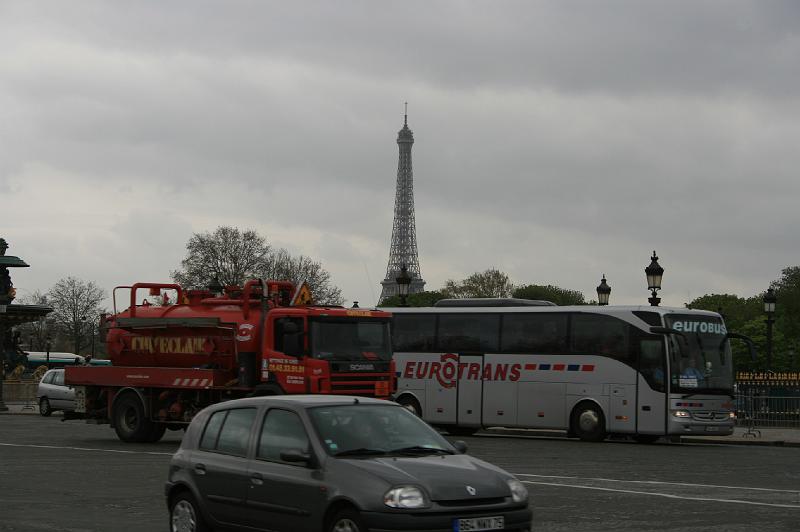 IMG_0182.jpg - Eiffeltårnet i baggrunden. -- Eiffel tower in the bagground.
