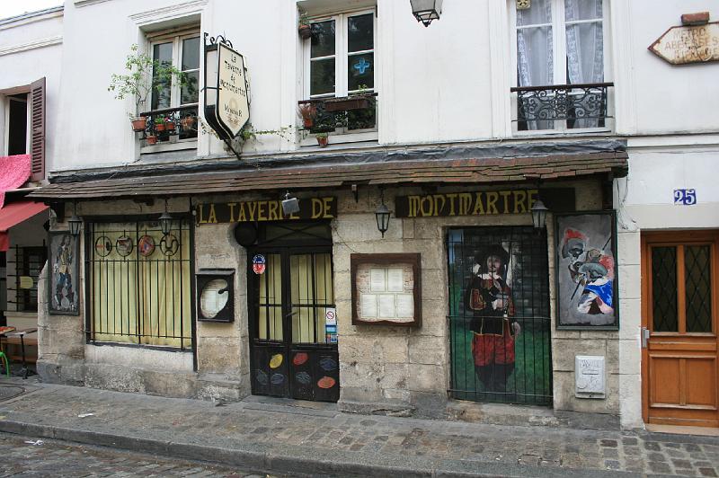 IMG_0238.jpg - Gade ved Montmartre. -- Street at Montmartre.