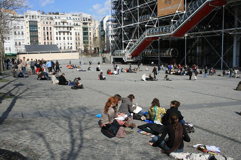 IMG_0306.jpg - Solenskin folk sad overalt og nød det. -- sunshine people sits everywhere and enjoy it.