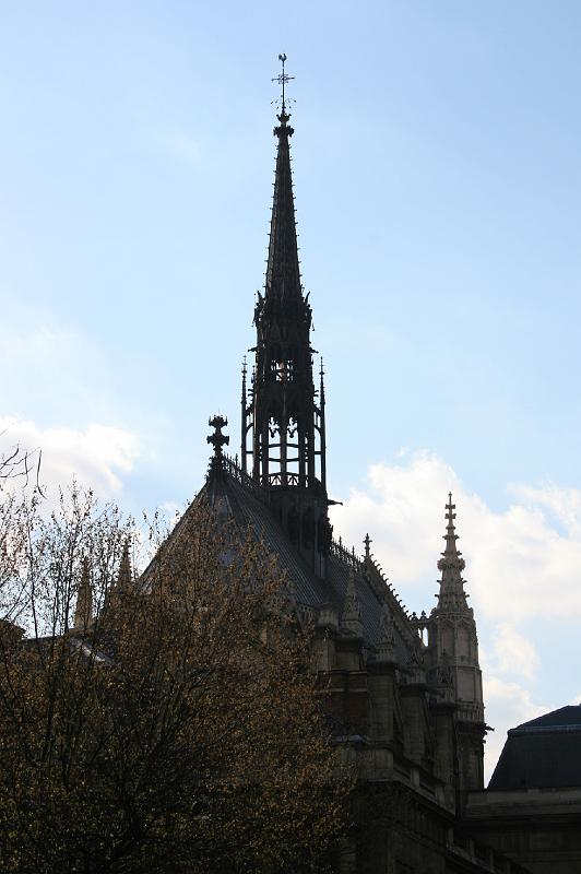 IMG_0499.jpg - Det er ved at blive mørkt. Silhuetten af Sainte-Chapelle. -- Its close to get dark. silhouette of Sainte-Chapelle.