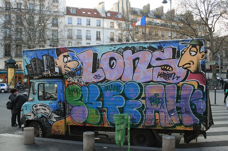 IMG_0522.jpg - Hvide varevogne overalt i byen blev brugt til grafiti. -- white vans everywhere are used fore grafiti.