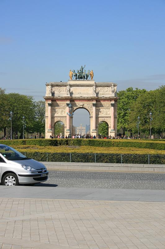 IMG_0588.jpg - Den lille triomfbue. -- the little Arc de Triomphe.