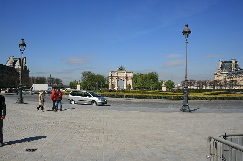 IMG_0589.jpg - Den lille triomfbue. -- the little Arc de Triomphe.