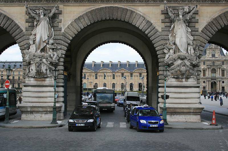 IMG_0729.jpg - Går over gaden og kigger ind mod Louvre. -- Walk over the road an looks at Louvre